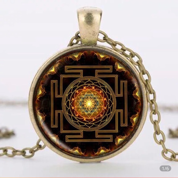 BUDDHIST SRI YANTRA SACRED GEOMETRY GLASS NECKLACE - Picture 3 of 12